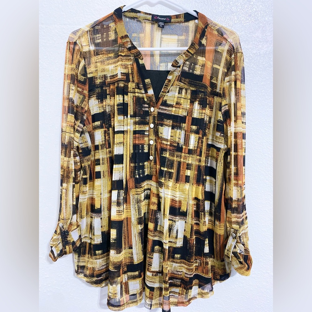 Cocomo  brand Black and Tan color scheme Blouse
